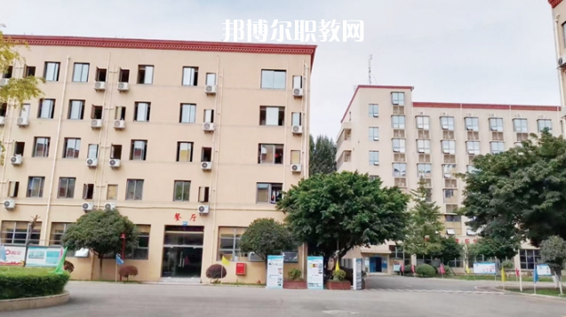 四川科華高級(jí)技工學(xué)校醫(yī)藥衛(wèi)生類(lèi)對(duì)口高考班地址在哪里，哪個(gè)地區(qū)，哪個(gè)城市?