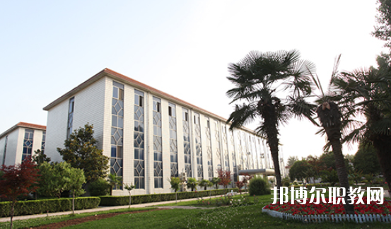 2023西安齊力鐵路技工學(xué)校招生計(jì)劃 招生人數(shù)是多少(附要求、條件、對(duì)象)