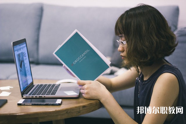 江蘇哪里的中專學校能讀服裝設計與制作專業(yè)