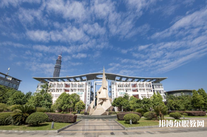 四川城市技師學(xué)院地址，乘車路線 