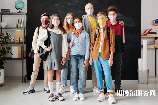河南哪里的中職學(xué)校能讀特色航空服務(wù)專業(yè)