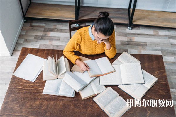 河南哪里的中專學(xué)校能讀服裝設(shè)計(jì)專業(yè)