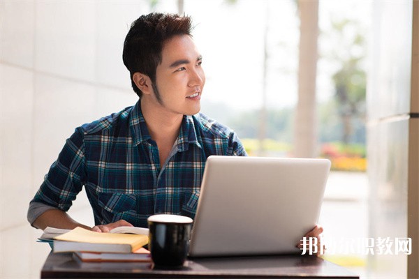 河南哪里的職教中心能讀服裝設(shè)計專業(yè)