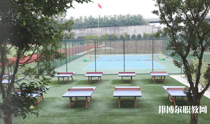 重慶2024年中專學(xué)?？刹豢梢钥即髮W(xué)
