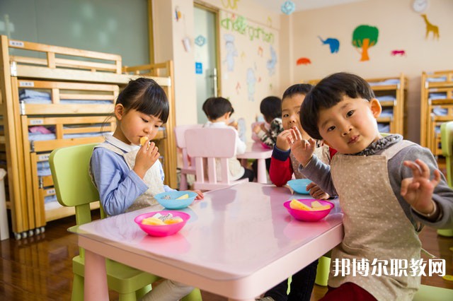 四川哪里的職業(yè)學(xué)校能讀服裝制作與生產(chǎn)管理專(zhuān)業(yè)