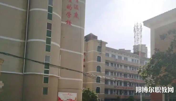 益陽市科技工程學(xué)校2025年學(xué)費(fèi)、收費(fèi)多少