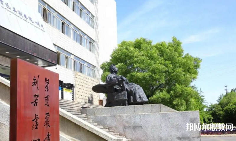 2025魯迅美術(shù)學院附屬中等美術(shù)學校招生計劃 招生人數(shù)是多少(附要求、條件、對象)