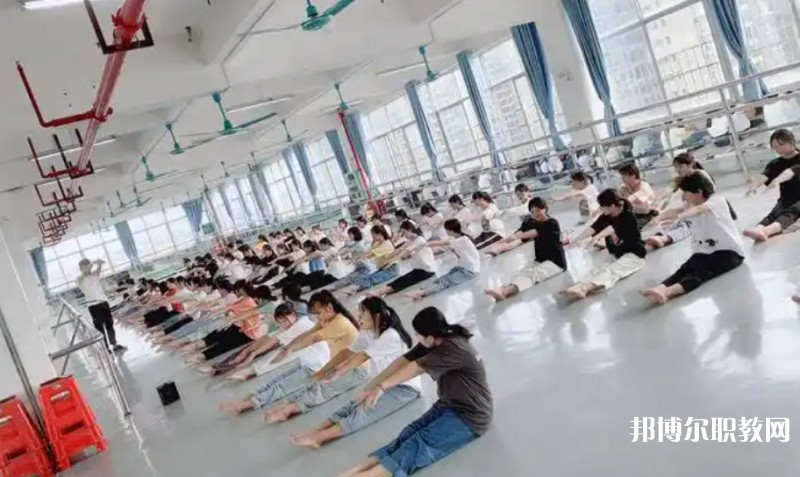 2025南寧商貿(mào)學(xué)校招生計劃 招生人數(shù)是多少(附要求、條件、對象)