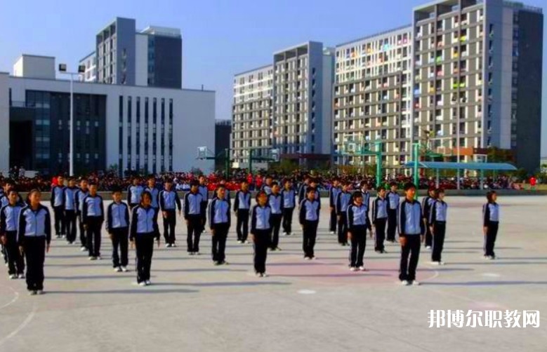 安徽2025年鐵路學(xué)校中專升大?？际裁? width=