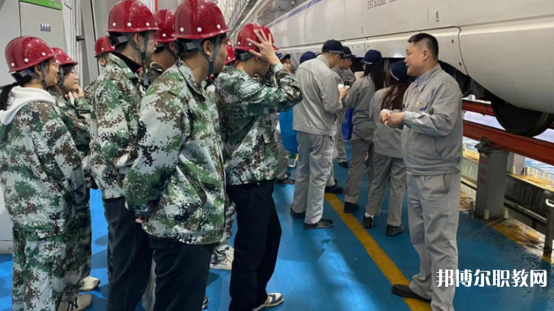 安徽2025年中專(zhuān)學(xué)鐵路學(xué)校有前途嗎