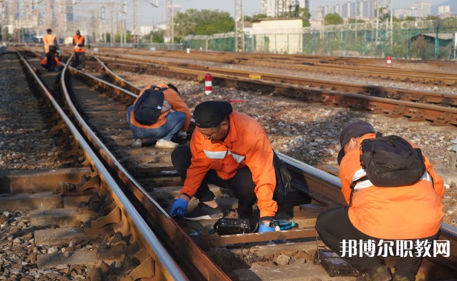 甘肅2025年男生初中畢業(yè)上鐵路學(xué)校