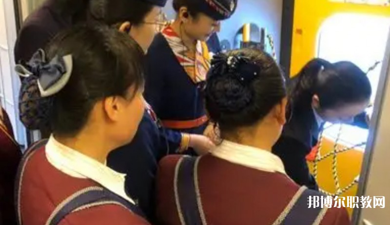 湖北2025年女生讀鐵路學(xué)校有前途嗎
