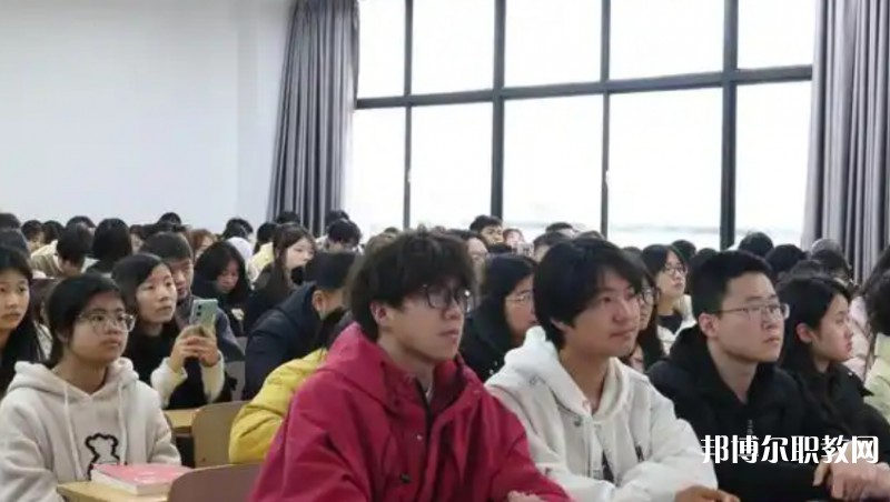 湖北2025年女生學(xué)鐵路學(xué)校好嗎