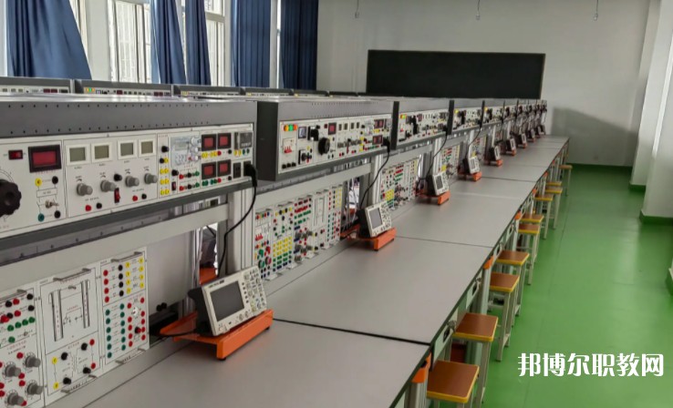 四川2025年男生在電工學校學什么好